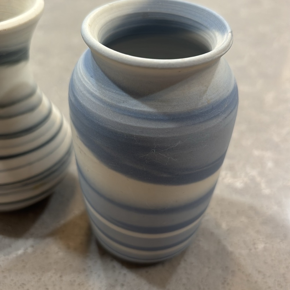 Set of 2 Small Pottery Vases - Picture 3 of 9